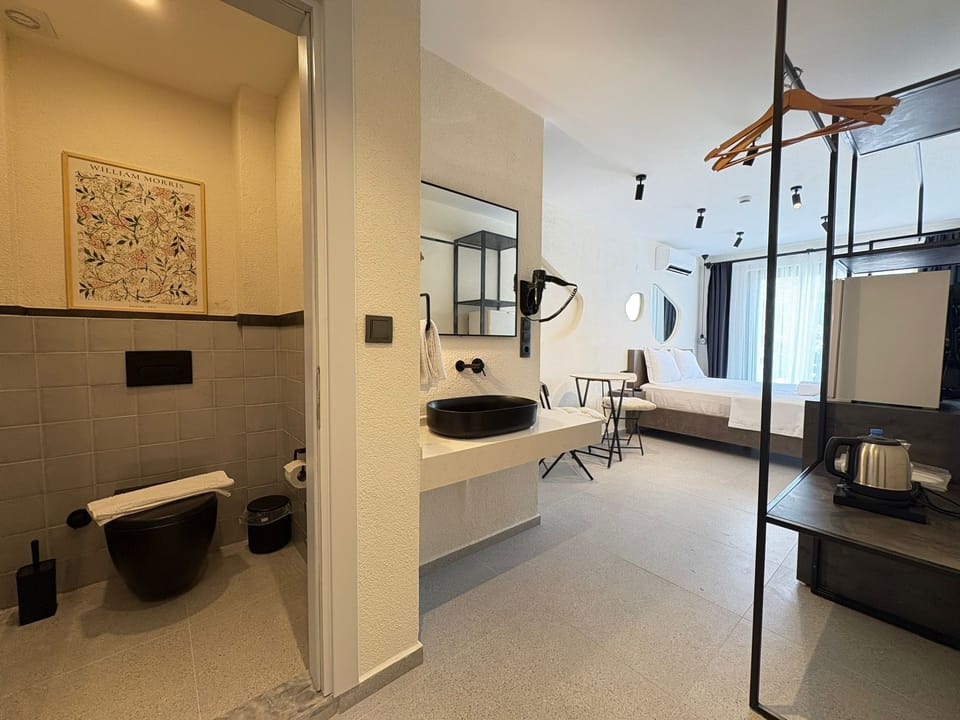Double Room, Private Bathroom | Bathroom | Shower, free toiletries, hair dryer, slippers