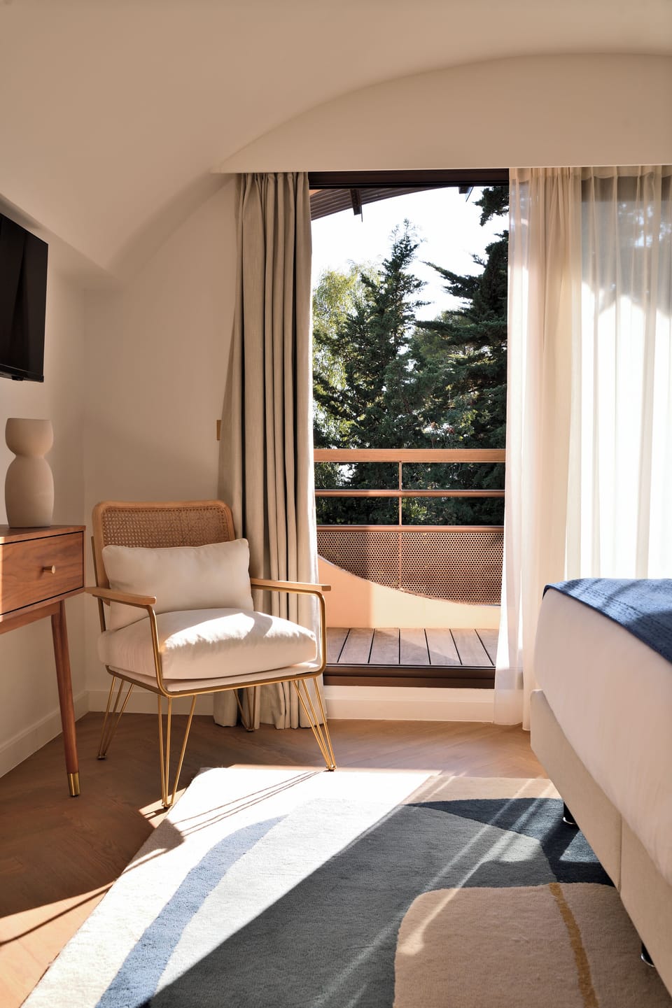 Superior Room with Balcony | Minibar, in-room safe, iron/ironing board, free WiFi