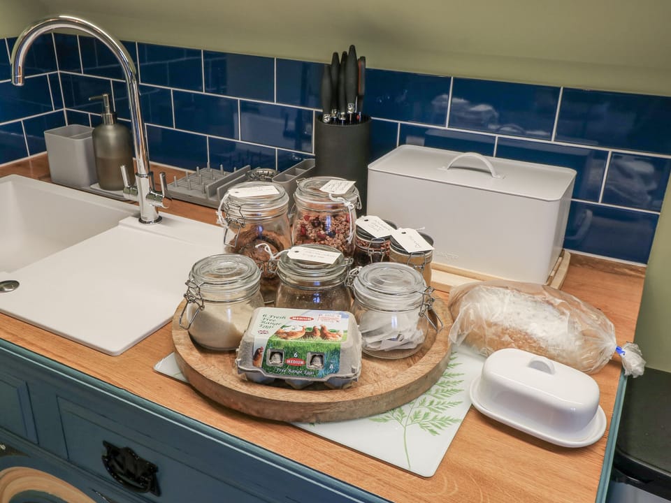 Cookware/dishes/utensils