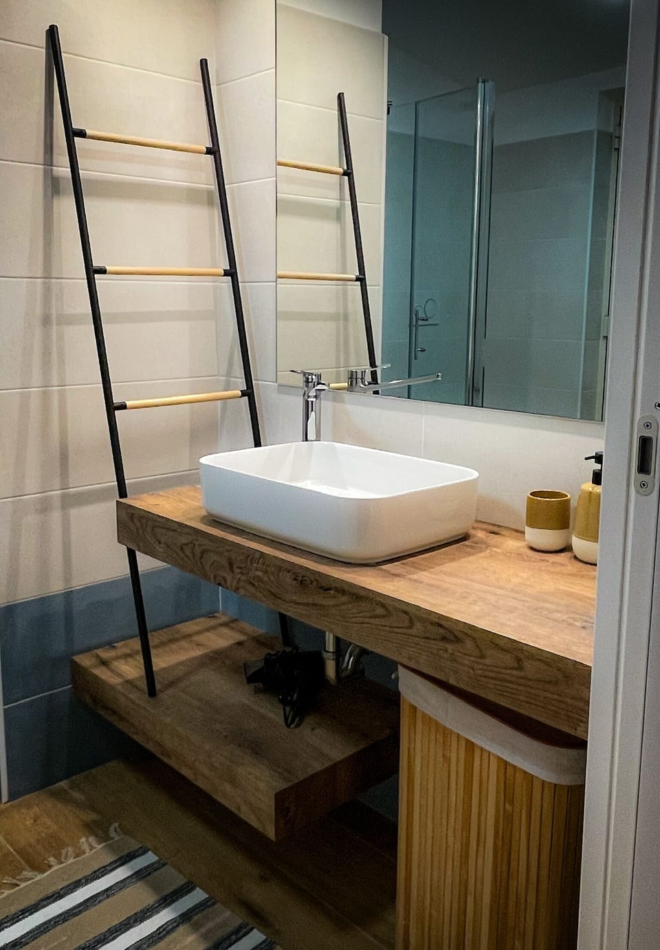 Deluxe Double Room, Non Smoking, Private Bathroom (Camera 4 (Ulivi)) | Bathroom | Shower, hair dryer, bidet, towels