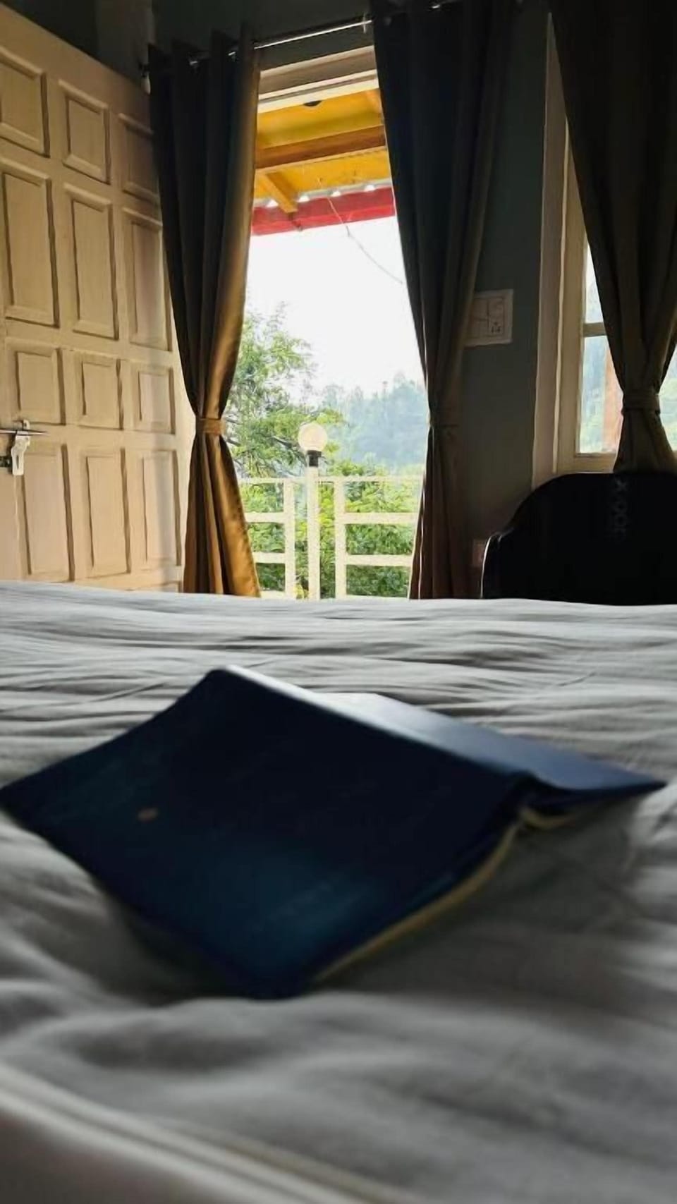 In-room safe, laptop workspace, blackout drapes, iron/ironing board