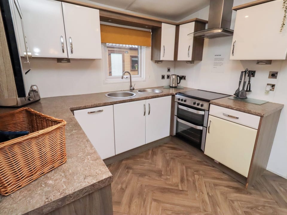 Fridge, microwave, dishwasher, toaster