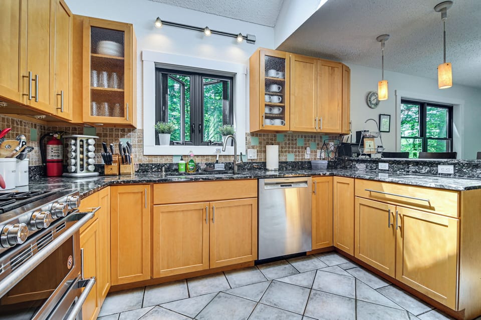 House (5 Bedrooms) | Interior