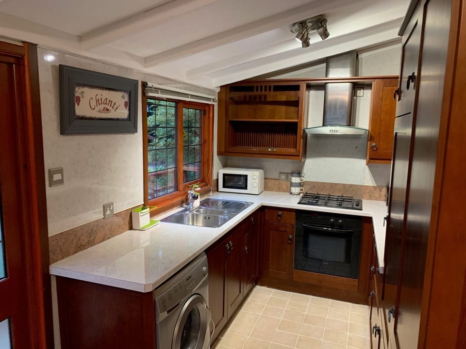 Cookware/dishes/utensils