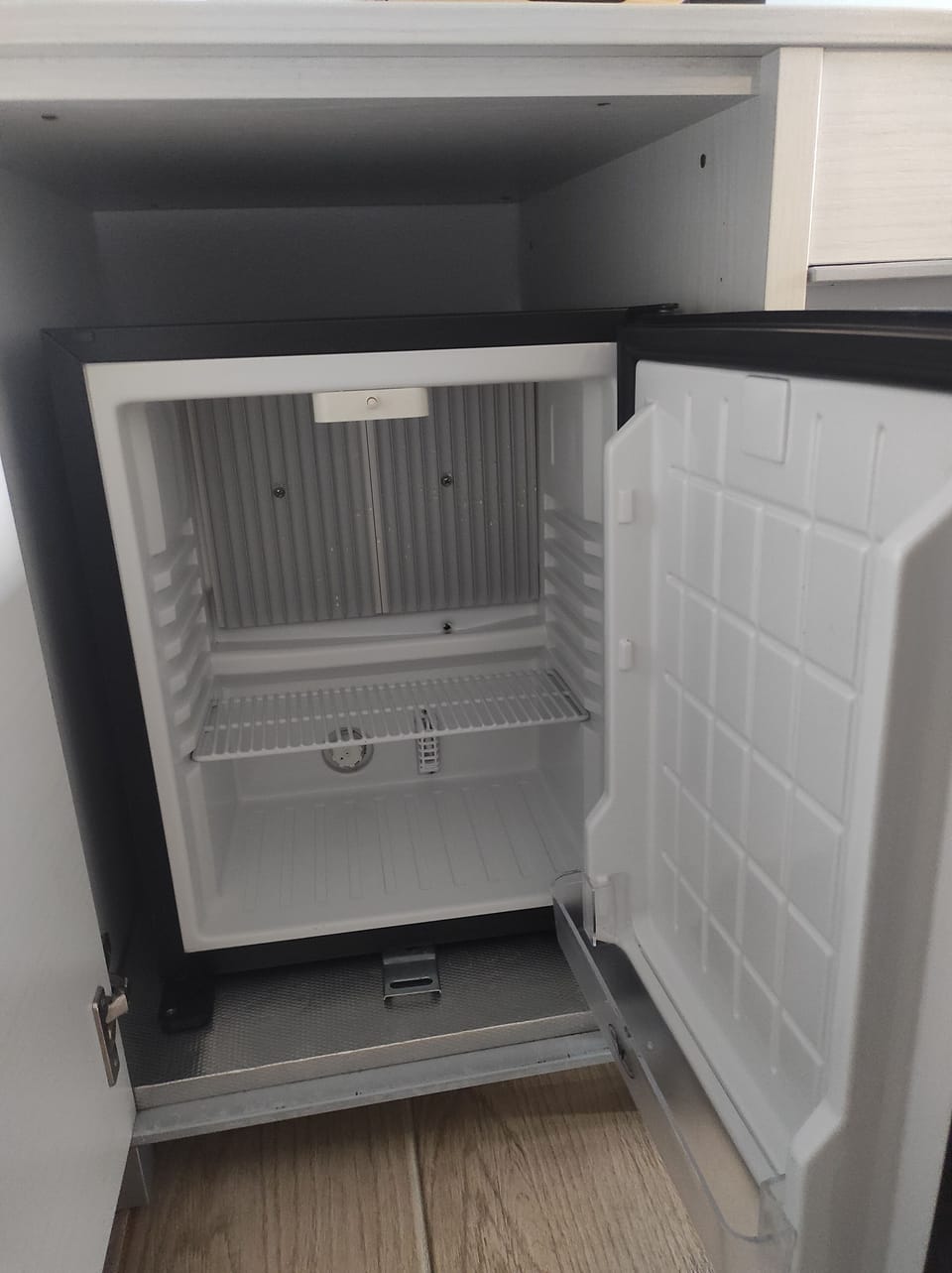 Mini-refrigerator