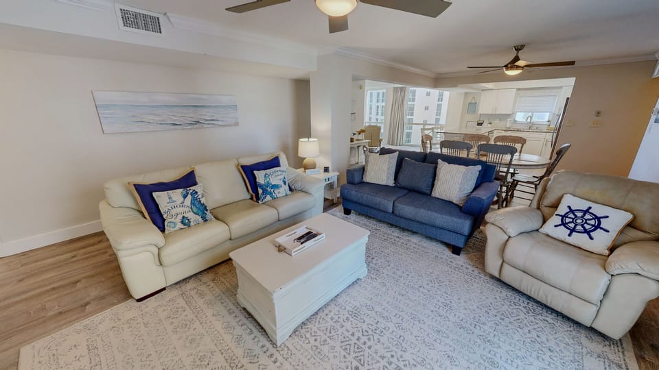 Condo, 3 Bedrooms | Living area