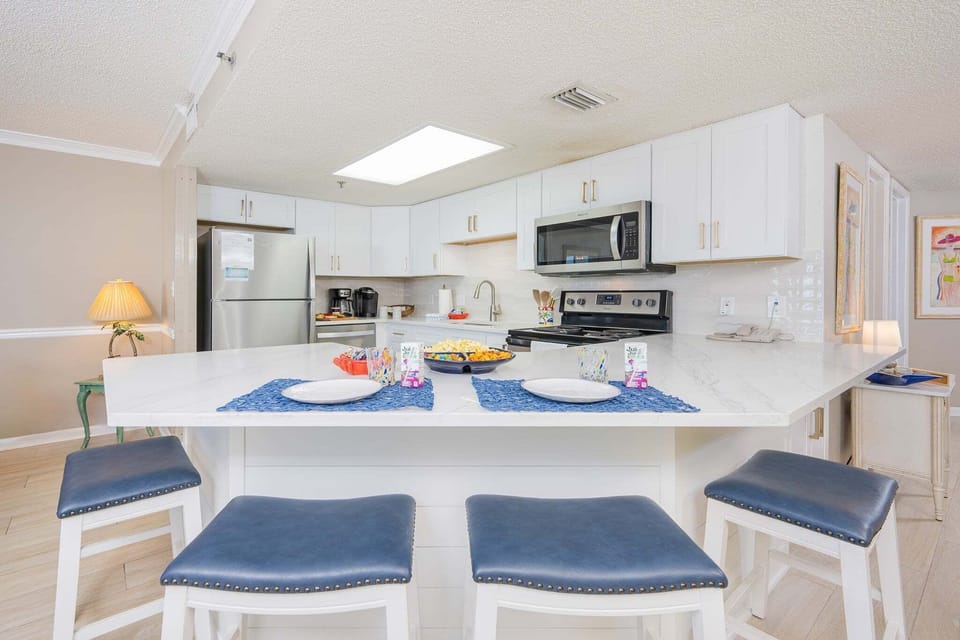 Condo, 3 Bedrooms | Private kitchen | Coffee/tea maker, fridge, oven