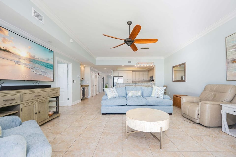 Condo, 3 Bedrooms | Living area