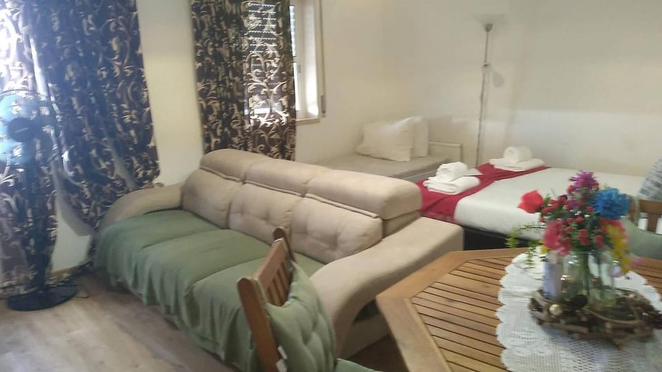 Apartment, 4 Bedrooms | Living room