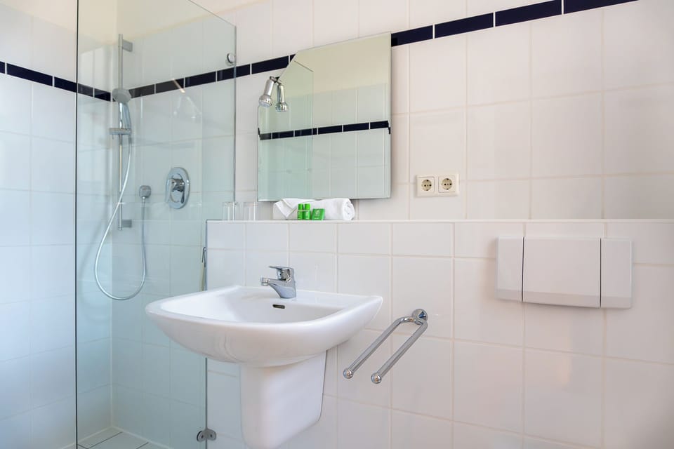 Classic Studio, Garden View | Bathroom | Shower, hair dryer, towels, soap