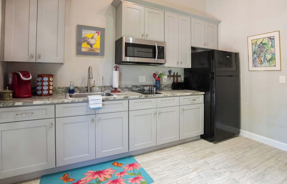 Cabin, 1 King Bed, Patio, Pool View (Tank House) | Private kitchen
