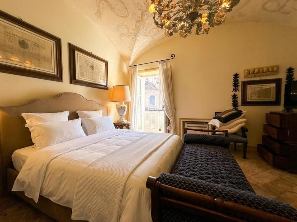 Deluxe Suite, City View | Blackout drapes, iron/ironing board, free WiFi