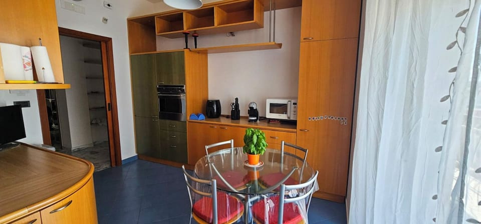 Apartment, City View | Dining