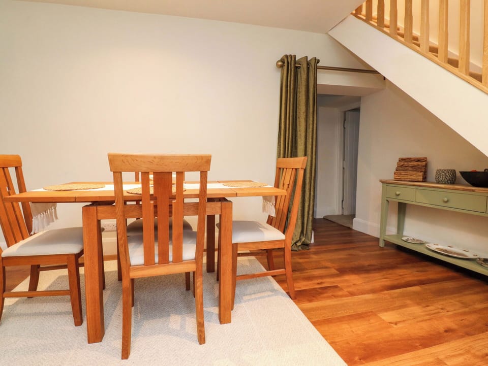 Cottage | Dining