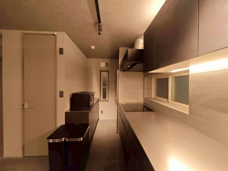 Fridge, microwave, stovetop, cookware/dishes/utensils