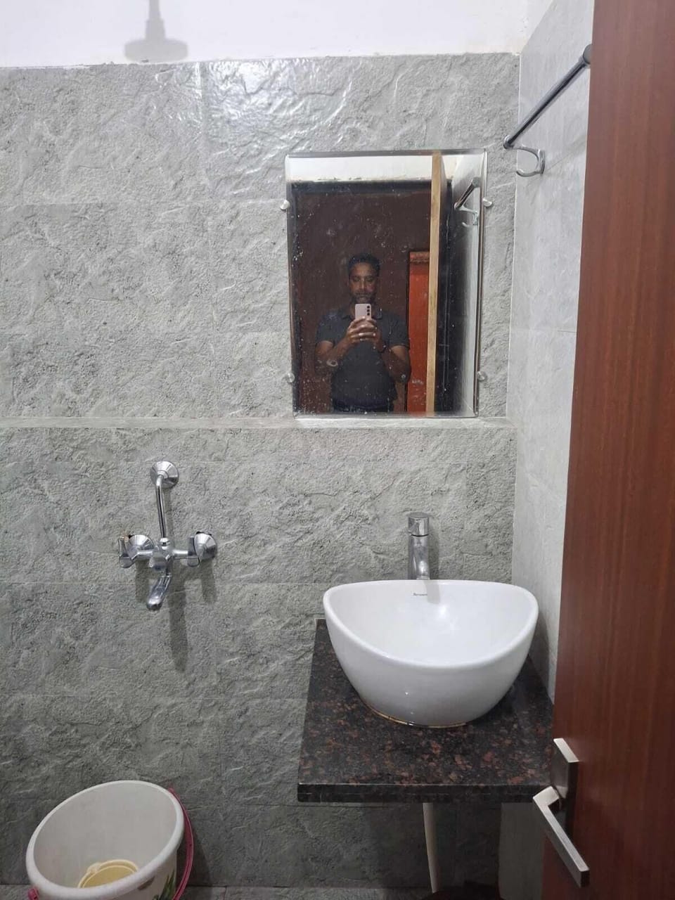 Deluxe Double Room | Bathroom | Shower, towels, soap, shampoo