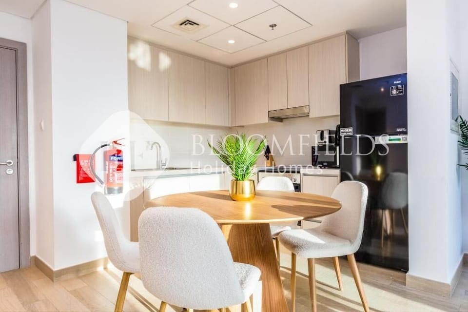 Apartment, Balcony, Park View | Dining