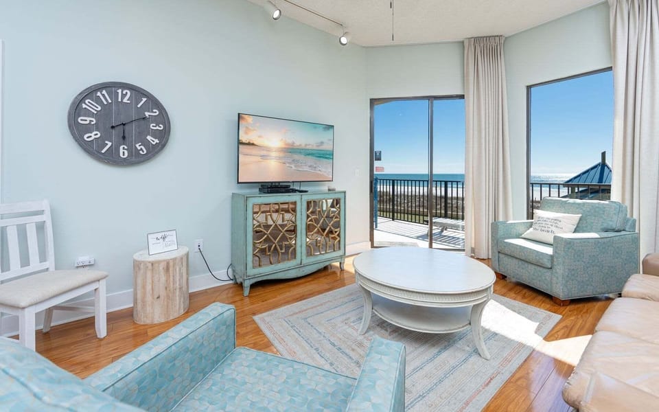 Condo, 2 Bedrooms | Living area