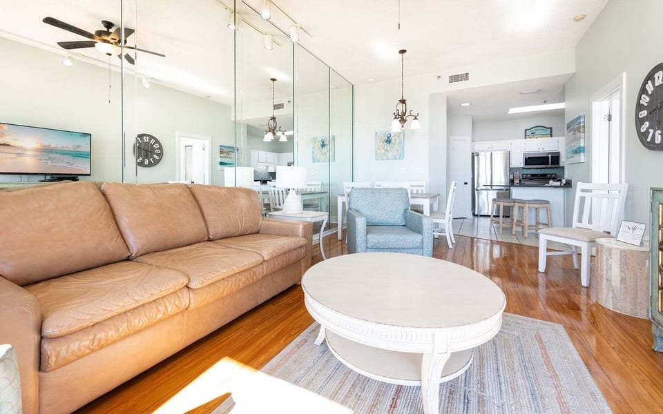 Condo, 2 Bedrooms | Living area