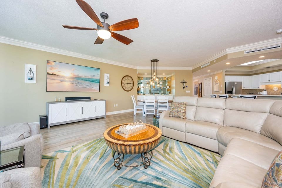Condo, 3 Bedrooms | Living area