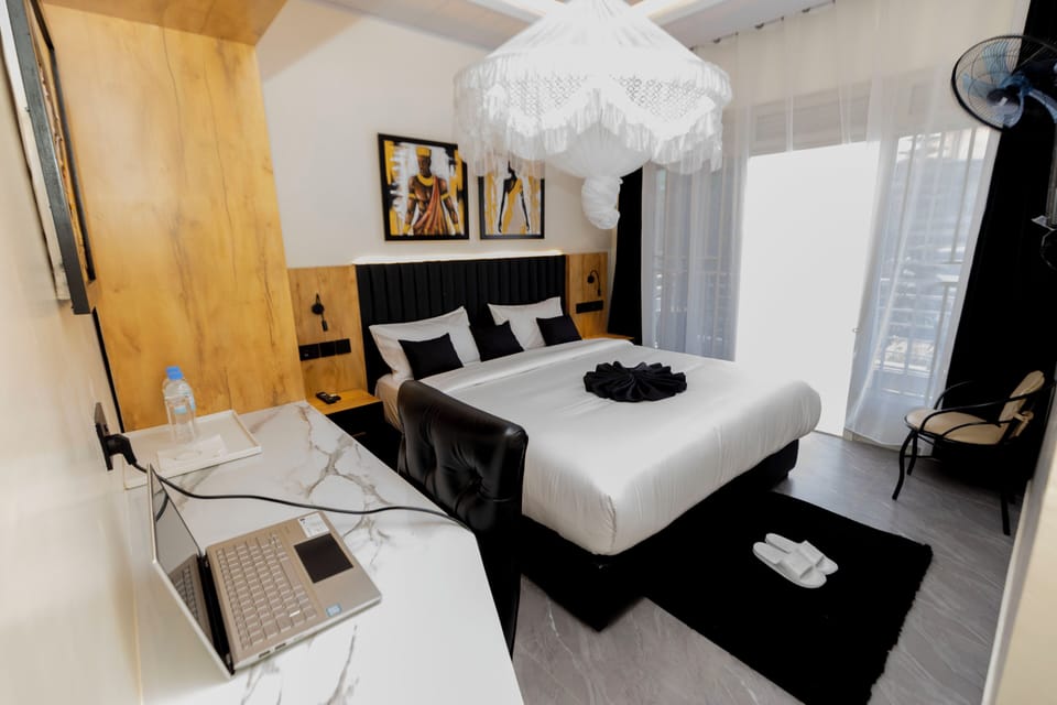Superior Double Room | Desk, laptop workspace, iron/ironing board, WiFi (free)