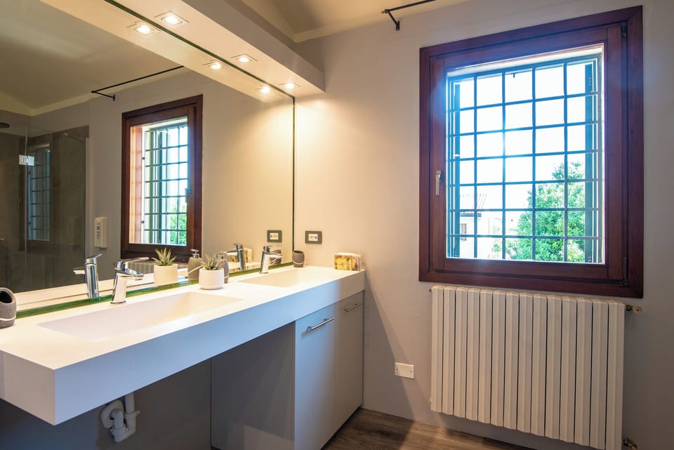 Luxury Suite, Balcony | Bathroom | Shower, free toiletries, hair dryer, bathrobes