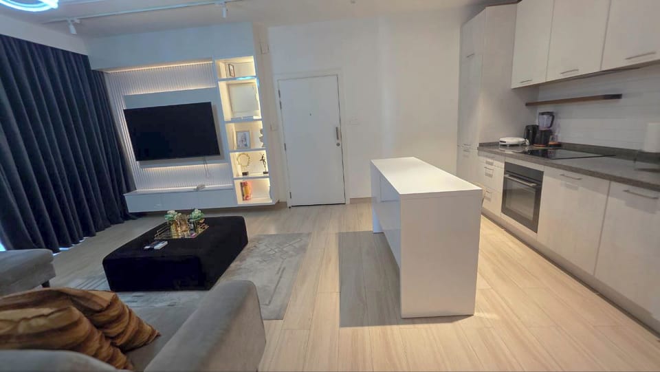 Full-size fridge, microwave, stovetop, cookware/dishes/utensils