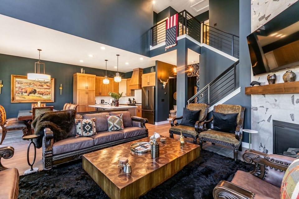Deluxe Townhome, Mountain View | Living area