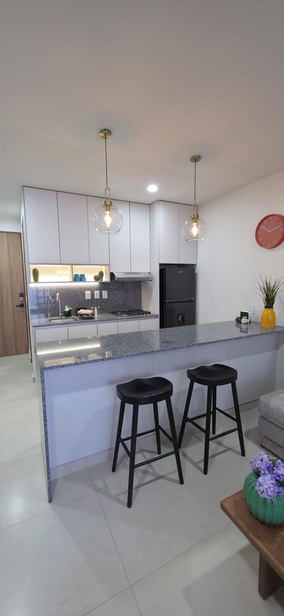 Full-size fridge, microwave, stovetop, cookware/dishes/utensils