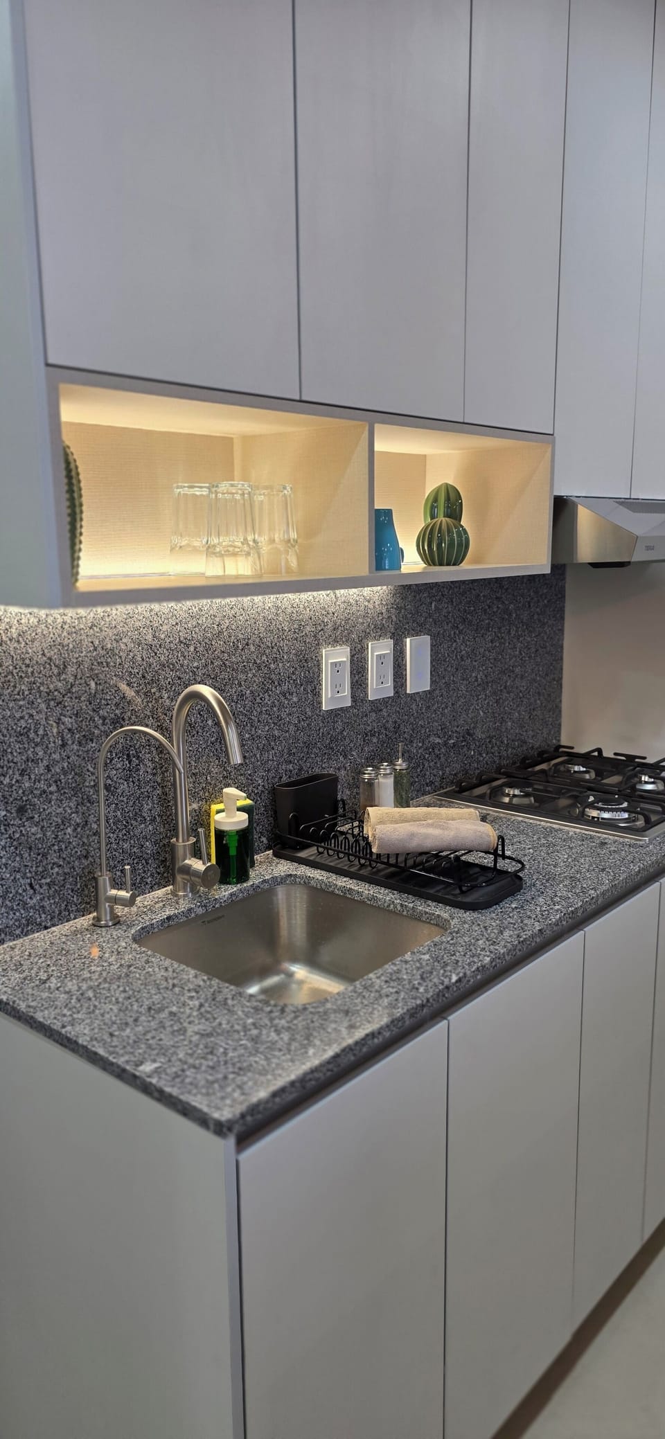 Full-size fridge, microwave, stovetop, cookware/dishes/utensils