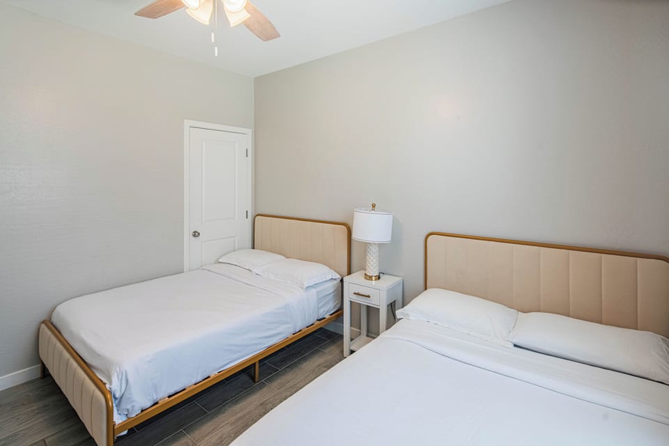 Iron/ironing board, WiFi (free)