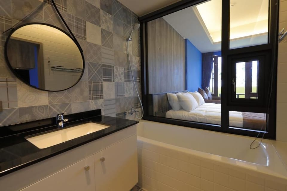 Deluxe Double Room, Balcony, Sea View | Bathroom | Slippers
