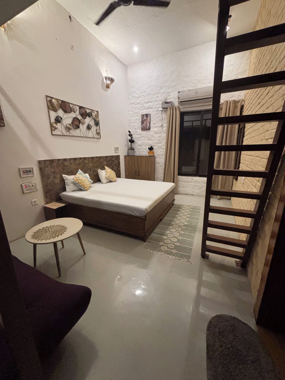 Deluxe Room | Rollaway beds, bed sheets