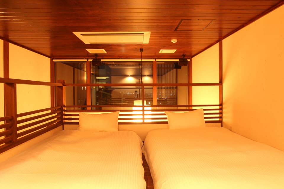 Hypo-allergenic bedding available, in-room safe, soundproofing