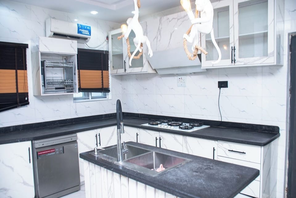 Family Apartment, Balcony, City View | Private kitchen | Fridge, microwave, oven, stovetop