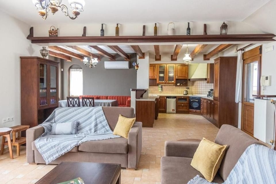 Three Bedroom Maisonette with Private Pool | Living area