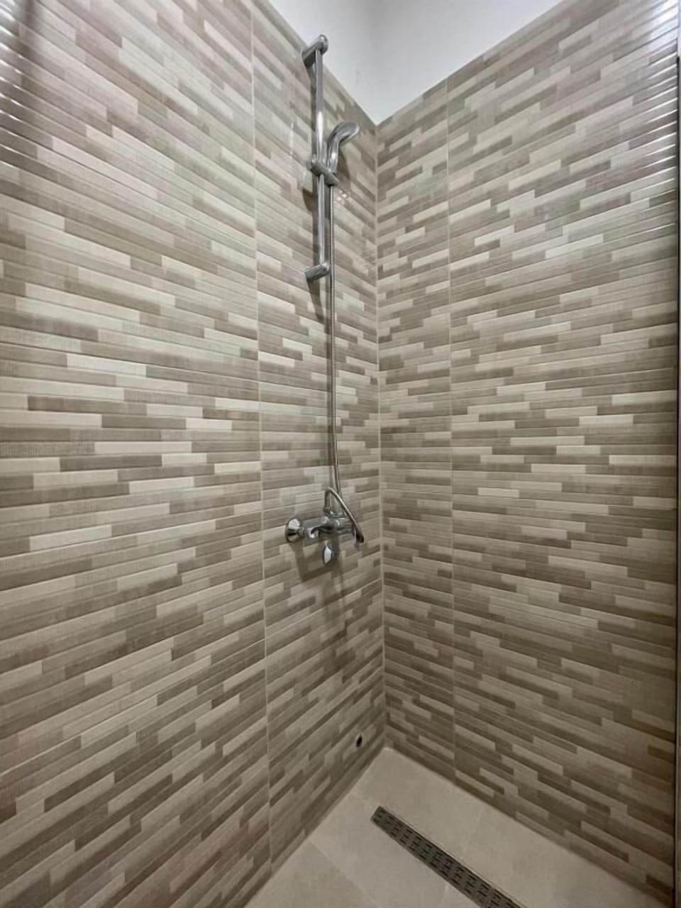 Superior Triple Room, Garden View | Bathroom