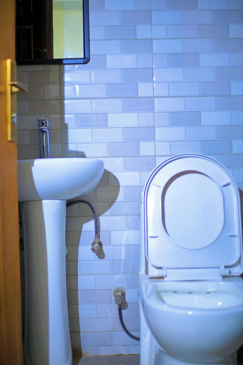 Comfort Apartment, Balcony, City View | Bathroom | Free toiletries, hair dryer, towels, soap