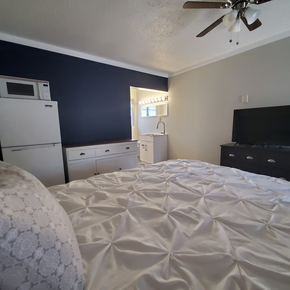 Standard Single Room | Laptop workspace, WiFi (free)