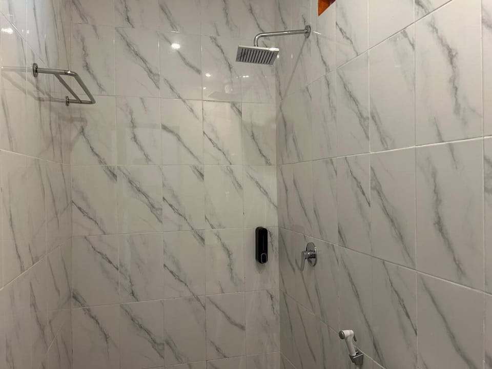 Deluxe Room, Garden View | Bathroom | Shower