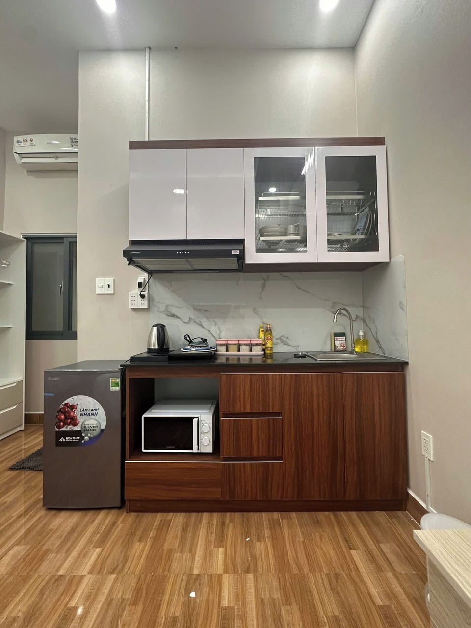 Basic Double Room, 1 Queen Bed | Private kitchen | Fridge, microwave, stovetop, cookware/dishes/utensils
