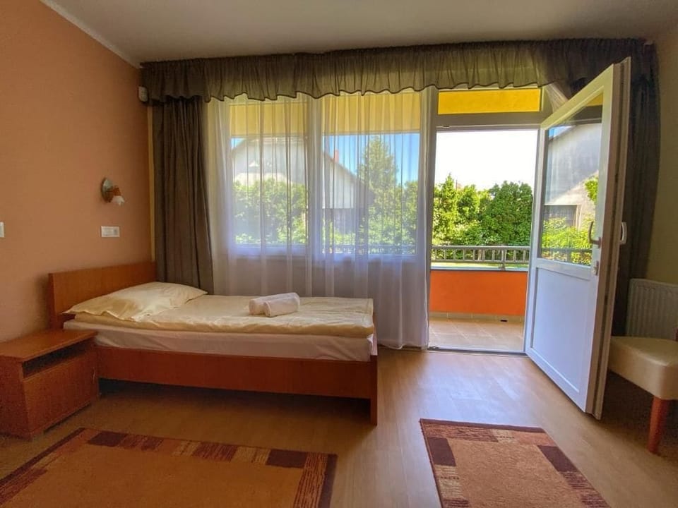 Double or Twin Room, Balcony, Garden View | Desk, free WiFi, wheelchair access