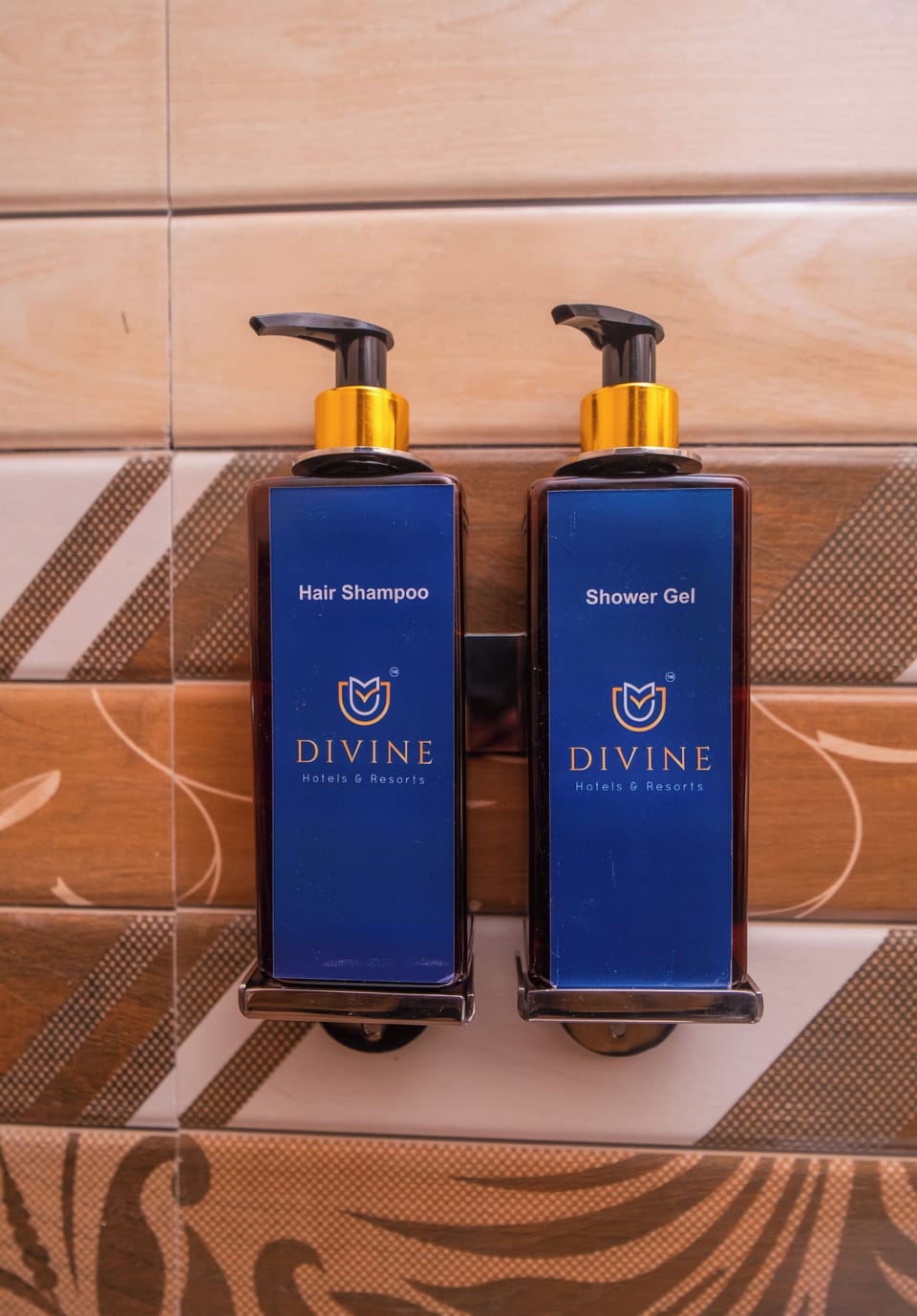 Superior Double Room, Balcony, Mountain View | Bathroom amenities | Shower, free toiletries, hair dryer, slippers