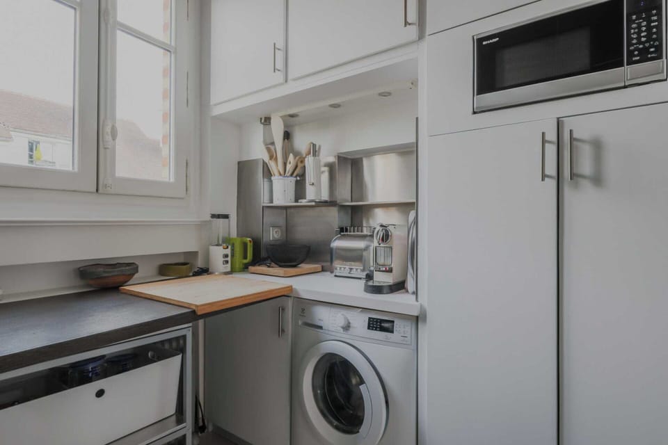 Apartment | Private kitchen | Cleaning supplies