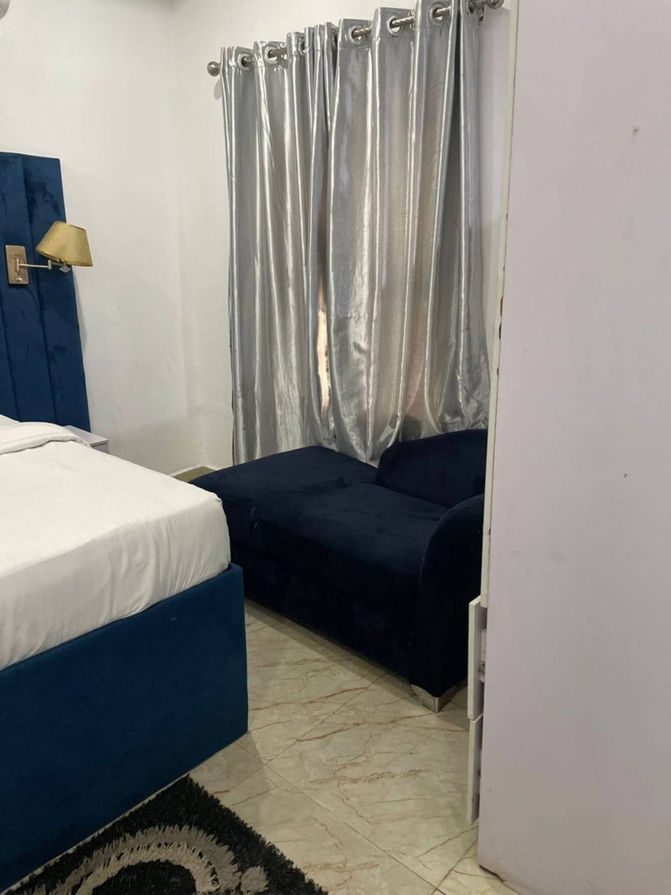 Standard Room | In-room safe, desk, laptop workspace