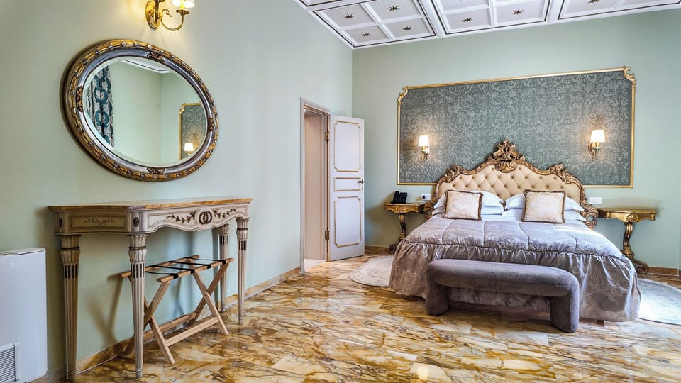 Premier Suite, Park View | Desk, laptop workspace, free WiFi, bed sheets