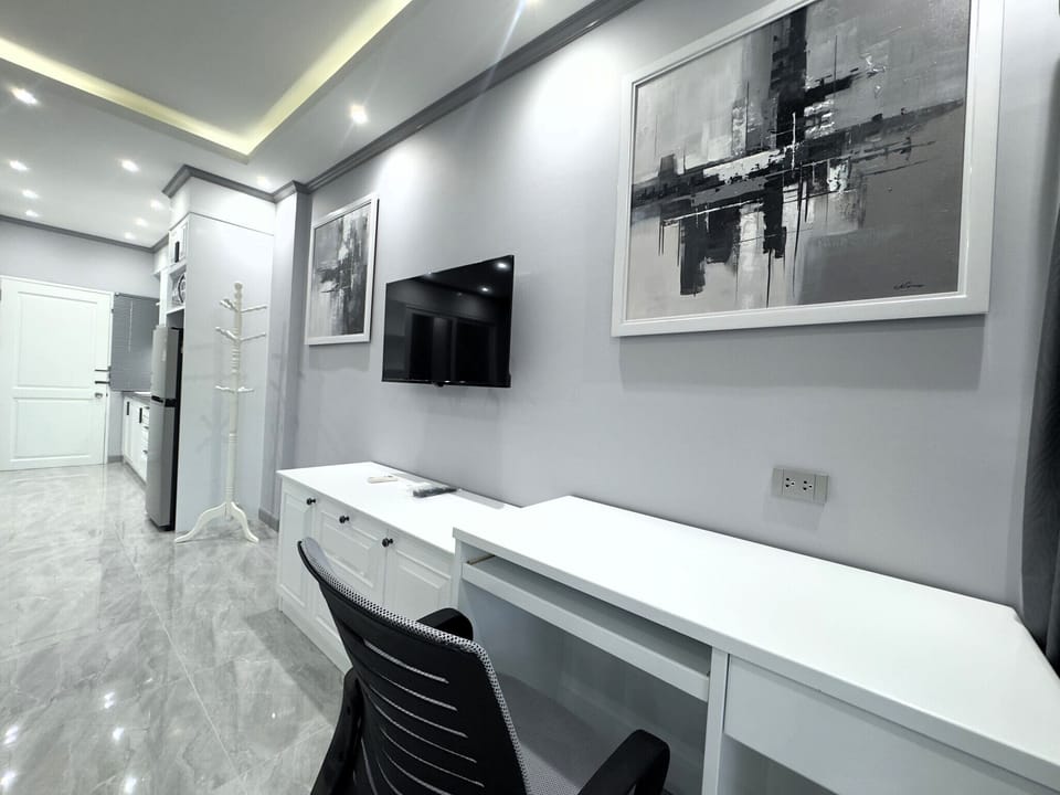 Apartment, 1 Bedroom, Smoking, Balcony | Interior