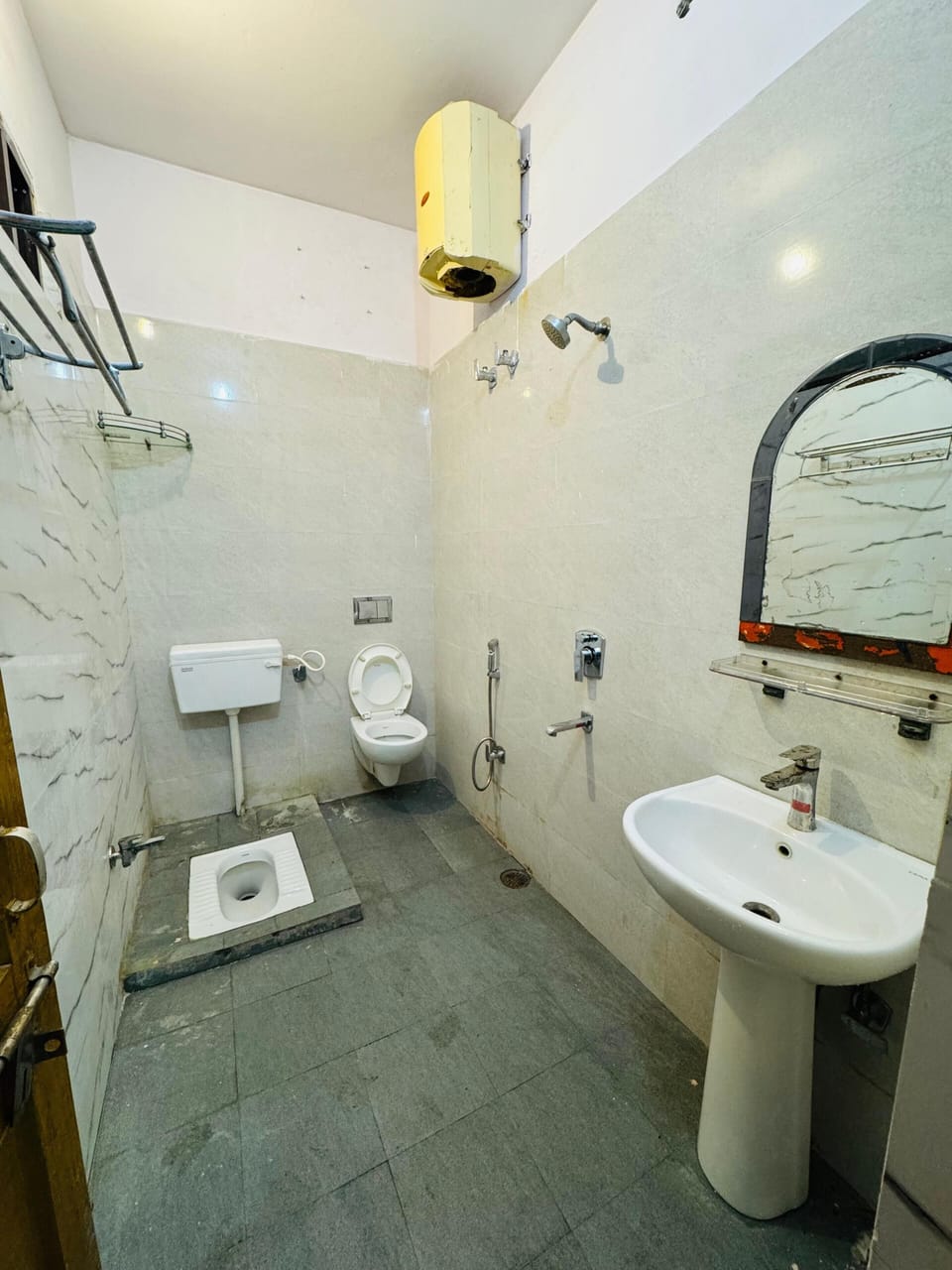 Family Twin Room | Bathroom | Shower, free toiletries, towels, soap
