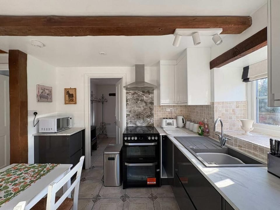 Cottage, 2 Bedrooms, Pets Allowed | Private kitchen