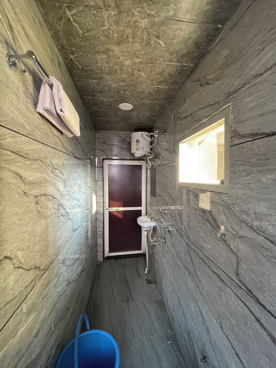 Deluxe Double Room | Bathroom | Shower, towels, soap, shampoo